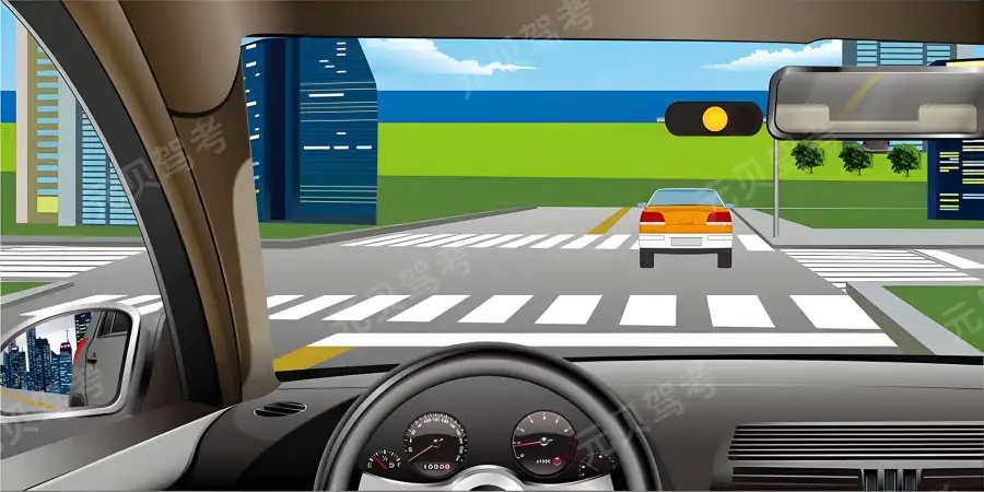 驾驶机动车在路口看到这种信号灯亮时，要加速通过。答案是错