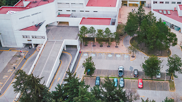 病院・クリニックの駐車場課題を<br/>
満空管理で解決<br/>
<br/>
来院客のCS向上と従業員の作業効率<br/>
向上を実現