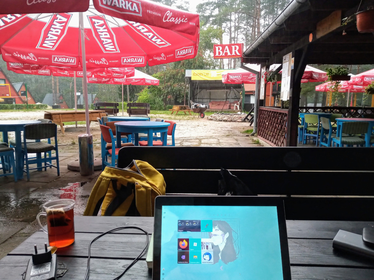 Jakieś miejsce w deszczu