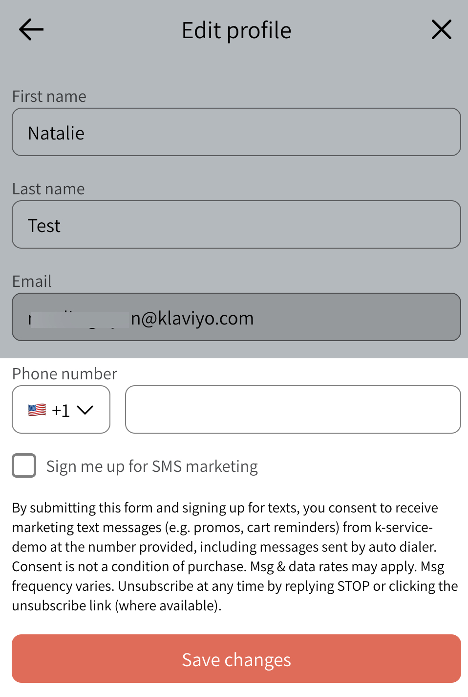 Una solicitud de consentimiento para enviar SMS que aparece cuando alguien está editando la información de su perfil para su cuenta de cliente en Klaviyo Customer Hub.