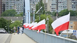 Niemiec zerwał polskie flagi na moście granicznym w Słubicach