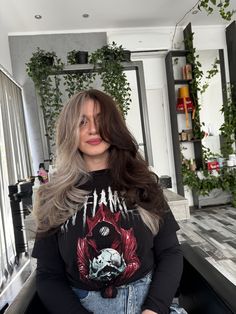 Why choose one when you can have both? This half-blonde, half-brown transformation is all about contrast, balance, and bold expression. The perfect blend of warmth and dimension, this look is for those who love to stand out. Split Dye With Money Piece, Half Blonde Half Dark Hair, Two Tone Money Piece, Split Dye Money Piece Hair, Half One Color Half Another Hair, Dark Brown Split Dye Hair, Reverse Money Piece, Split Money Piece Hair, Money Piece Split Dye