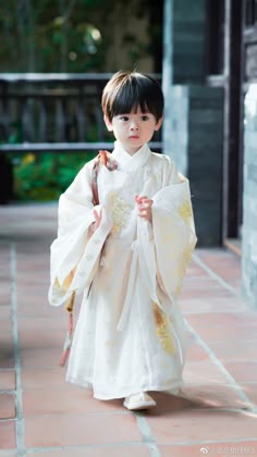 Chinese Prince, Chinese Outfit For Baby, Chinese Baby Attire, Ancient Chinese Baby Clothes, Baby Hanfu, Kids Hanfu, Traditional Chinese Baby Clothes, Chinese Style Baby Clothes, Traditional Chinese Clothing Kids