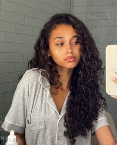 ig: @amayaancr Curly Hair Inspiration, Black Curly Hair, Curly Hair Routine, Hair Photo, Hair Routines, Aesthetic Hair, Pretty Face, Dark Hair, Hair Goals