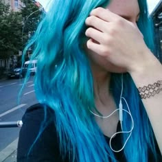 Chloe Price Hair Color, Best Blue Hair Dye, Turquoise Hair Aesthetic, Blue Hair Aesthetic Faceless, 2016 Blue Hair, Grunge Blue Hair, Azure Hair Dye, Long Blue Hair Aesthetic, Electric Blue Hair Aesthetic
