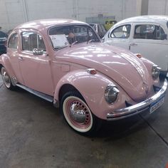 Pink Volkswagon Bug, Vintage Car Pink, Pink Car Beetle, Light Pink Volkswagen, Vintage Beetle Car, Small Pink Cars, Old Pink Cars, Cute Vintage Car, Old Vw Beetles