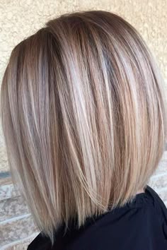 Medium Bob Haircut For Fine Hair Shoulder Length Over 50, Blonde Highlights Short Hair Straight, Blonde Bob Hairstyles Over 50, Blond Short Hair Over 50, Straight Bob For Fine Hair, Hair Short Blonde Highlights, Short Blonde Bob With Lowlights, Halflang Haar 50 Plus, Halflang Kapsel 50+