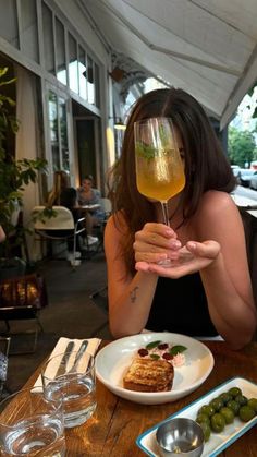 Date Night Instagram, Ig Worthy Photos, Picture Ideas Restaurant, Instagram Picture Ideas Restaurant, Photo Inspo Restaurant, Restaurant Photo Ideas Instagram, Photo Ideas Restaurant, Out To Dinner Pictures, Dinner Pose