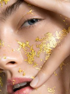Gold Face Mask, Gold Skin, Gold Mask, Skin Care Benefits, Best Skin Care Routine, Firming Serum, Gold Face, Irina Shayk, Skin Care Essentials