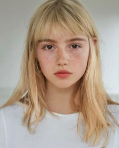 Benzi Desenate, Blonde Hair Brown Eyes, Photographie Portrait Inspiration, Photo Visage, Face Photography, Portrait Inspiration, Blonde Hair Color, Pretty Face, Woman Face