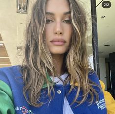 Hailey Bieber Hair Highlights, Hailey Bieber Balayage, Hailey Bieber Balayage Hair, Hailey Bieber Brown Hair With Highlights, Hailey Bieber Ombre Hair, Bronde Haircolor Hailey, Jessica Stockstill Hair, Bronde Balayage Hailey Bieber, Bronde Haircolor Hailey Beiber