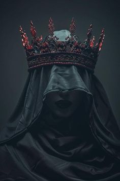 Vampire Pic, Mysterious Pics, Aesthetic Vampire Pictures, Dark Realm, Veil And Crown, Crown With Veil, Crown Dark, Ghost Crown, Dark Mysterious Aesthetic