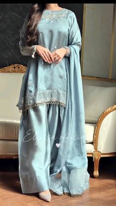 Farshi Shalwar Dress Design, Farsi Salwar Eid Outfit, Farsi Salwar Suit For Eid, New Pakistani Suit Design For Eid, Trending Pakistani Suits For Eid, Pakistani Suit Ideas For Eid Dress, Farshi Dress, Farshi Suit, Farshi Salwar Designs