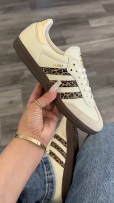 adidas Cute Adidas Shoes, Cute Casual Shoes, Pretty Sneakers, Preppy Shoes, Samba Shoes, Pretty Shoes Sneakers, Shoe Wishlist, Adidas Schuhe, Shoes Outfit Fashion