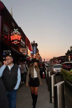 #nashville #nashvilletennessee #westernoutfitideas #nashvilleoutfits Nashville Tennessee In The Winter, May Nashville Outfits, Cute Outfits To Wear In Nashville, Two Step Outfit Country, Nashville Outfit Ideas Fall, Nashville In The Winter Outfits, Nashville In The Fall Outfits, Going Out Outfit Nashville, Outfit Nashville