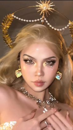 douyin makeup Makeup God, Divine Makeup, Goddess Make Up, Goddess Makeup Aesthetic, Doyen Makeup, Greek Goddess Make Up, Mythology Makeup, Sun Makeup Looks, Golden Makeup Look