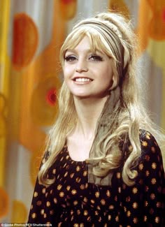 70s Half Up Half Down Hair, Chers Hairstyles, 70s Hair Pieces, 70s Headband Hairstyles, 70s Hairstyles Headband, 60s Hippie Hair, 70s Hairband Hairstyle, 70s Hair Headband, Goldie Hawn Hair 70s