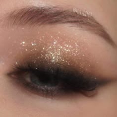 Gold Sparkly Makeup, Black Sparkly Makeup, Brown Sparkly Makeup, Dark Sparkly Eye Makeup, Dark Sparkly Makeup, Dark Glitter Eyeshadow, Glittery Eye Makeup Aesthetic, Brown Sparkly Eyeshadow, Dark Sparkly Eyeshadow