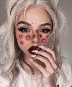Heart Makeup Ideas, Makeup Looks Hearts, Valentine Face Makeup, Heart Halloween Makeup, Strawberry Makeup Halloween, Strawberry Costume Makeup, Valentine's Day Creative Makeup, Love Heart Makeup, Heart Clown Makeup Aesthetic