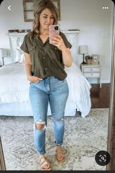 Simple Outfits For Moms, 2024 Spring Casual Outfits, Short Sleeve Outfit Ideas, Women’s Spring Outfits 2023, Size 14/16 Outfits Casual, Mom Vibes Outfit, Mid Size Fashion Spring, March Casual Outfits, Size 12 Mom Outfits