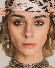 Male Grunge Makeup, Eyeliner Masculine, Mens Eyeliner Aesthetic, Male Eyeliner Looks, Man Eyeliner Aesthetic, Subtle Male Makeup, Men’s Makeup Natural, Eye Makeup Men Aesthetic, Masculine Eyeliner