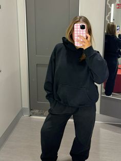 Matching Sweat Suit, Sweat Suit Outfit, Black Hoodie Women Outfits, Black Sweat Suit Outfit, Black Comfy Outfits, Sweat Sets Outfits, Black Sweatpants And Hoodie Outfit, All Black Sweats Outfit, Black Sweatsuit Set
