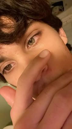 heterochromia eyes Hazel Heterochromia, Hazel Brown Eyes Boy, Hazel Eye Boy, Maxican Boys, Boy With Pretty Eyes, Fox Eyes Boy, Color Of Eyes, Two Eye Colors, Two Color Eyes