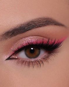 Pink Eyeshadow With Eyeliner, Pink Liner Eye Makeup, Makeup Ideas Pink Eyeliner, Pink Eyeshadow Looks With Eyeliner, Pink Eyeliner Looks Hooded Eyes, Eye Makeup With Pink Eyeliner, Makeup With Pink Eyeliner, Easy Pink Eyeshadow Looks Hooded Eyes, Magenta Eye Makeup Simple