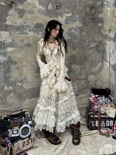 Nomadic Outfit, Romanticism Outfit, Long Layered Skirt Outfit, Grunge Romance Fashion, Long Skirt Layered Outfit, Skirt Long, No Romance, Reclaimed Romance Fashion, Skirt Long Outfits