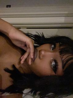 #grunge #blackgirl Cute Gothic Makeup, Alt Brown Girl, Black Y2k Girl, Grunge Black Makeup, Dark Eyeliner Makeup, Grunge Makeup Black, Grunge Person, Black Grunge Makeup, Makeup Inspo Y2k