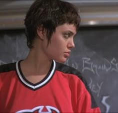 Hackers 1995 Fashion, Angelina Jolie Pixie Hair, Angelina Jolie Hackers, Angelina Jolie Pixie, Angelina Jolie Hackers Hair, Angelina Short Hair, Hackers Angelina Jolie, Angelina Jolie Foxfire, Angelina Jolie Short Hair Salt