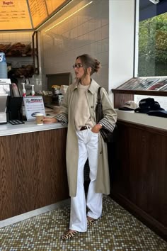 @kezia.cook is wearing a Sézane beige Clyde trench, layered over the Louisa sweater with classic white jeans and Matilda ballet flats in leopard print. This look blends neutral tones with a pop of print for effortless fall style. Shop the latest trench coats, sweaters, and ballet flats online now at sezane.com. Sezane Trench, March Outfits, Trench Coat Outfit, Tendances Mode Automne, Europe Outfits, Outfit Trends, Italy Outfits, Paris Outfits, Look Di Moda