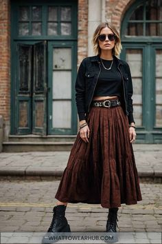 Hipster Fashion Aesthetic, Long Skirt Outfit 2025, Edgy Outfits With Skirt, Subtle Alternative Fashion, Edgy And Feminine Outfits, Edgy Black Skirt Outfit, Layered Edgy Outfits, Edgy Black Skirt For Fall, Rustic Grunge Aesthetic