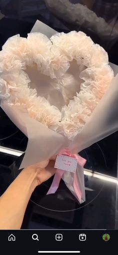 Paper Bouquet Diy, Paper Flowers Diy Easy, How To Make Rose, Bouquet Tutorial, Diy Bouquet Wrap, Flower Bouquet Diy, Quick Diy Gifts, Making A Bouquet, Diy Gift Set