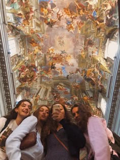 Summer Europe Trip, Girls Trip To Italy, Rome Girls Trip, Pictures In Rome, Italy Trip Aesthetic, College In Europe, Rome In March, Europe Trip With Friends, Euro Trip