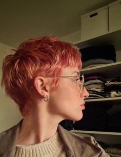 short hair women, girl short hair, short hairstyles, pastel pink hair, Rosé hair, light pink hair, rose Gold hair, short haircut women, short hair women 360, short hair inspiration Pixie Haircut Pink, Short Unisex Haircuts For Straight Hair, Fall Pixie Cut, Mod Pixie Haircut, Extremely Short Hair, Undercut Short Hair Women, Short Masc Hair, Short Queer Hair, Short Hair Punk