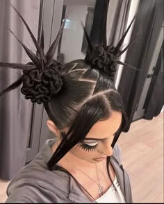 Crazy Hairstyle Ideas, Hairstyles Crazy, Weird Hair Styles, Craziest Hairstyles, Crazy Hairstyles For Women, Na'vi Inspired Hairstyles, Hairstyles Weird, The Craziest Hairstyles, Na’vi Hair Styles