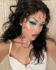 Siren Makeup Look Halloween, Siren Halloween Makeup, Siren Makeup Halloween, Sirens Makeup, Siren Mermaid Makeup, Siren Makeup Mermaid Halloween Costumes, Siren Makeup Mermaid, Siren Costume Makeup, Siren Makeup
