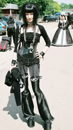 Punk Rock Looks, Alternative Womens Clothes, Dark Punk Outfits, 2010 Goth, Extreme Goth, Goth Hero Costume, Industrial Goth Style, Goth Industrial Fashion, Alternative Street Style