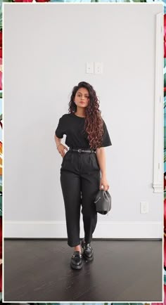 Alt Business Style, Hip Office Outfits, Black Casual Work Outfits, Casual Work Outfits Midsize Women, Professional Tshirt Outfits, Grungy Office Outfit, Alt Business Casual Women, Smart Wear Women, Cool Workwear