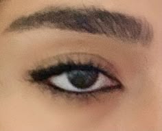 Grunge Makeup Looks Eyeliner, Simple Grunge Eye Makeup, Makeup Looks Eyeliner Grunge, Edgy Eyeliner Aesthetic, Downtown Eyeliner, Smudged Eyeliner Aesthetic, Edgy Eyeliner Aesthetic Hooded Eyes, Black Eyeliner Smudged, Simple Alt Eyeliner