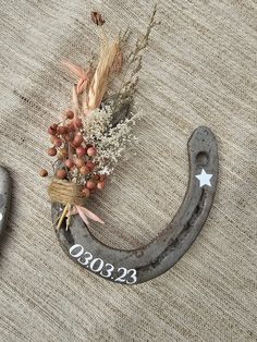 an old horseshoe with some dried flowers on it