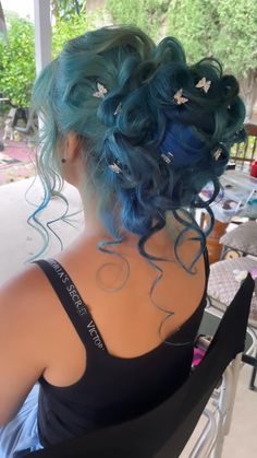 Prom Hairstyles Colored Hair, Mermaid Prom Hair, Blue Prom Hairstyles, Prom Hairstyles Blue Hair, Green Prom Hair, Blue Quinceanera Hairstyles, Blue Hair Half Up Half Down, Turquoise Blue Jellyfish, Blue Hair Updo