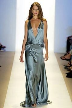 Silk Summer Evening Gown, Runway Outfits 90s, Silk Runway Dress, Chic Bias Cut Gown For Spring, Silk Dress Runway, Silk Runway, Satin Dress Runway, Summer Silk Bias-cut Dress For Gala, Monique Lhuillier Dress