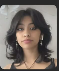 Curtain Hair Styles, Wolf Cut On A Girl, Short Wolf Cut For Girls, Wolf Cut Short Hair Wavy, Oval Face Wolfcut, Messy Short Wolf Cut, Short Hairstyle Wolf Cut, Wolf Cut Short Hair Women, Wolf Cut On Square Face