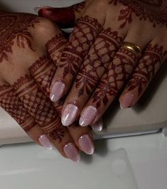 Nails For Brother Wedding, Mehndi Designs Nails, Nail Design For Bride, Nil Art, Nail Art For Mehendi Hands, Desi Wedding Nails, Indian Wedding Nails, Indian Nails, Bridal Nails Designs