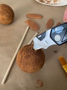 How To Make Tennis Ball Flowers, Crafts With Tennis Balls, Tennis Ball Snowman, Diy Tennis Ball Crafts, How To Make Tennis Ball Ornaments, How To Make Tennis Ball Crafts, Tennis Ball Arts And Crafts, Recycled Tennis Ball Ornament, Tennis Ball Diy