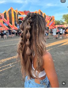 Festival Hair Braids, Hippie Frisur, Rave Hairstyles, Coachella Hair, Haircut Tip, Rave Hair, Concert Hairstyles, Fest Outfits, Festival Hair