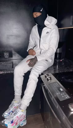 @kyzuer Hood Outfit, Nike Tech Suit Outfit, Nike Tech Men Outfit, Nike Tech Drip, Nike Tech Outfit Men, Hood Fits, White Nike Tech Outfit, Men Nike Tech Outfit, Hood Outfits