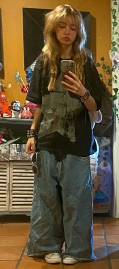 Vintage Clothing, Look Grunge, Grunge Fits, Baggy Pants, Grunge Style, Fire Fits, Swaggy Outfits, Outfit Inspo Casual, Really Cute Outfits